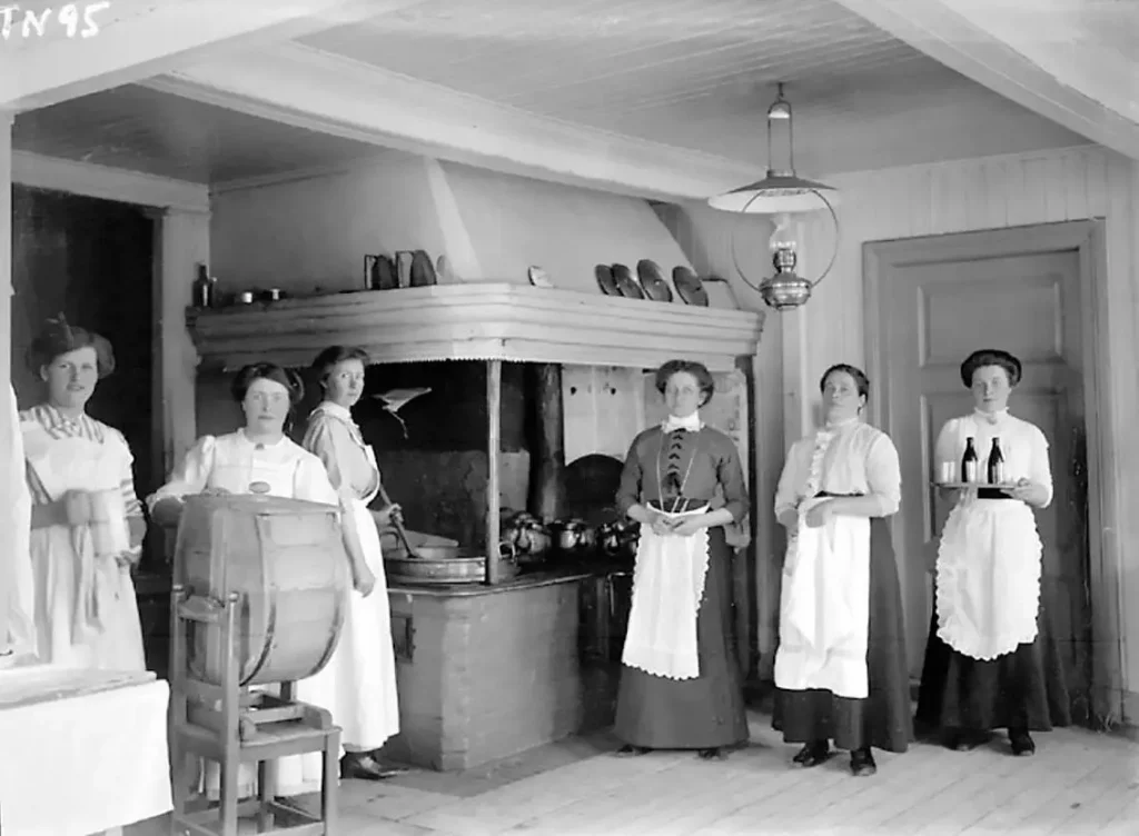 Hushållerskor på Gustafsberg barnhus
