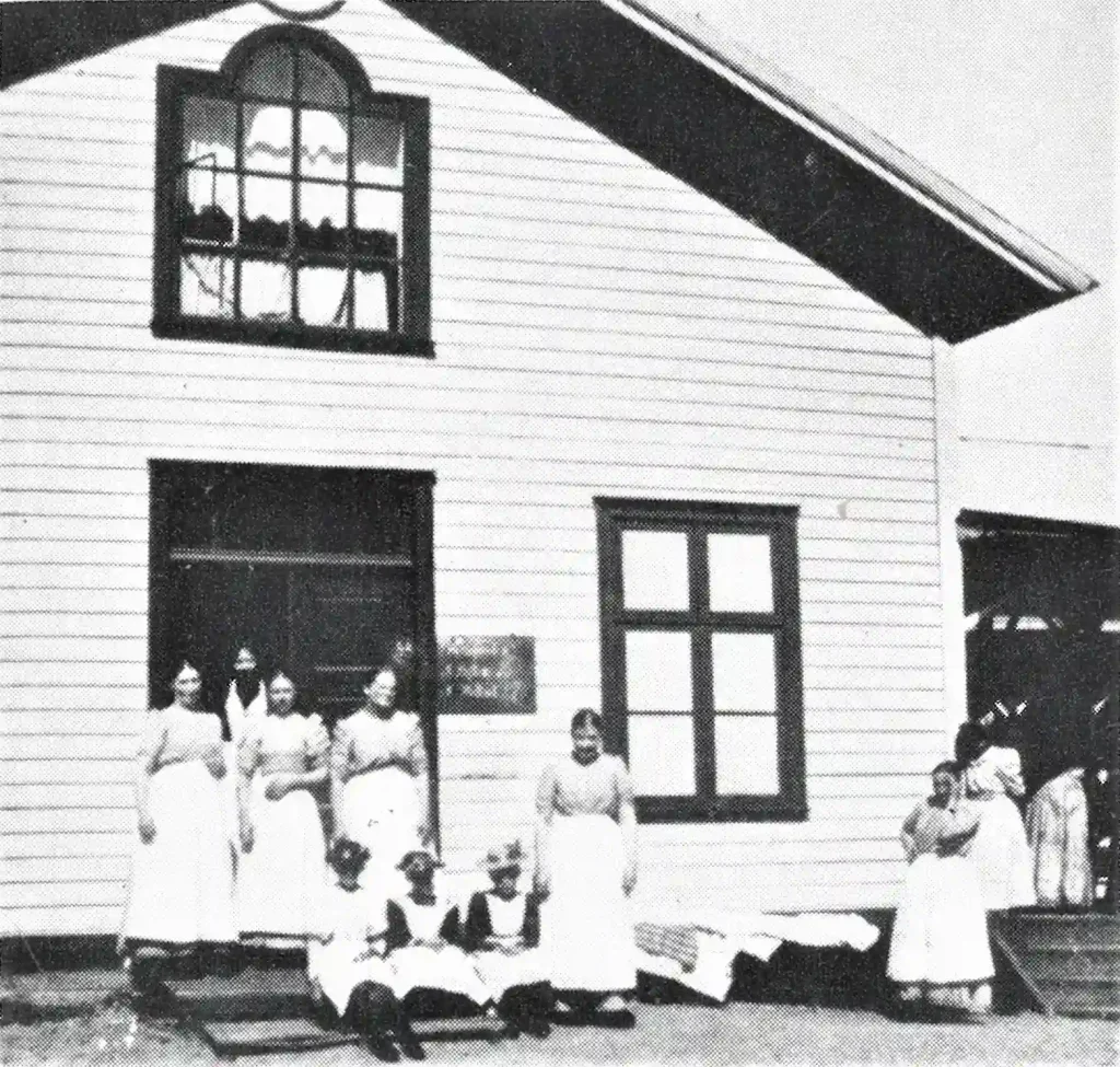 Baderskor framför Varmbadhuset